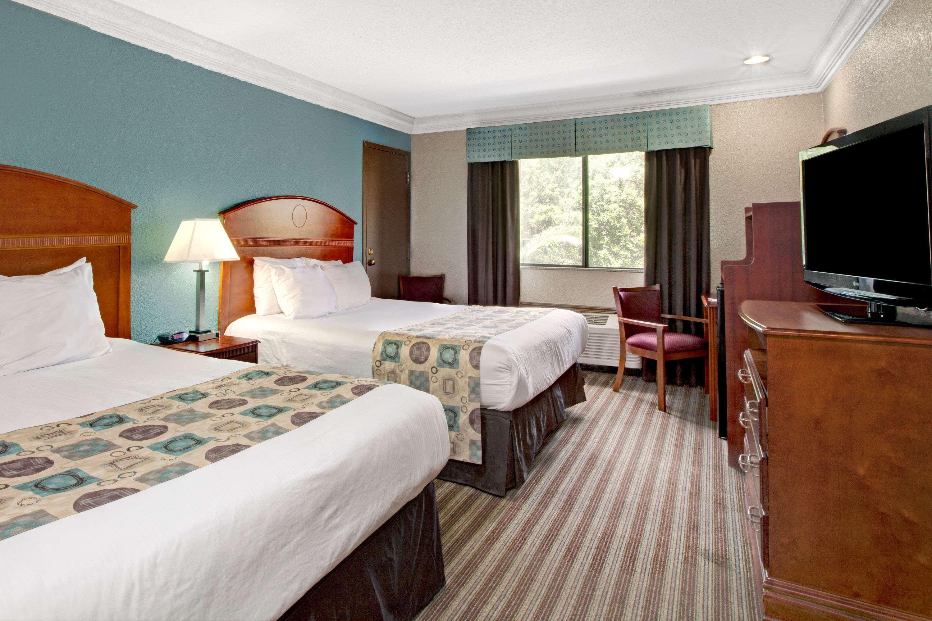 Hotel Ramada By Wyndham Houston Intercontinental Airport South Exterior foto